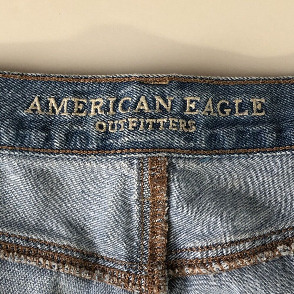 American Eagle Women’s Mom Jean Light  Blue Distressed Size 4 Short - Picture 4 of 16
